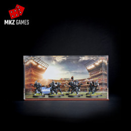 Urna de metacrilato edición Blood Bowl con equipo humano y estadio de fondo