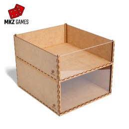 Cajas apilables con frontales de metacrilato apiladas entre sí